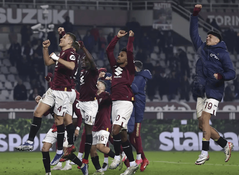 柏林赫塔迎来胜利，球迷热情庆祝的简单介绍